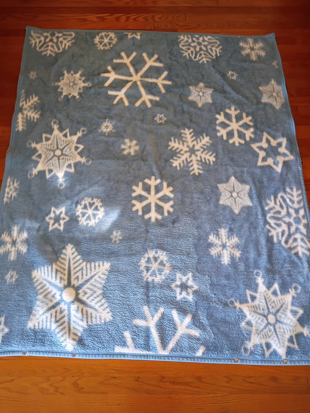 Vtg Beiderlack 64 " x 54" Acrylic Blue and White Snowflake Throw Snuggy Blanket
